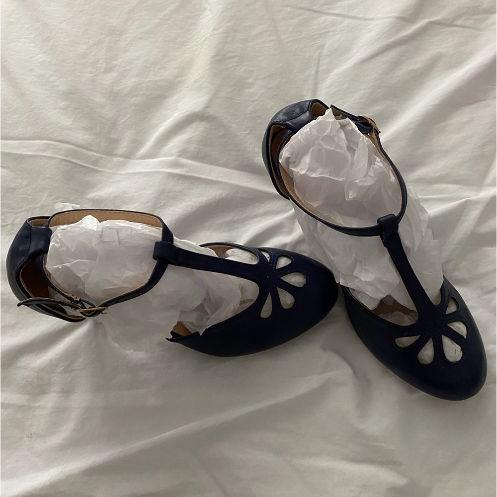 Chase & Chole Heels T- Strap - Picture 4 of 12